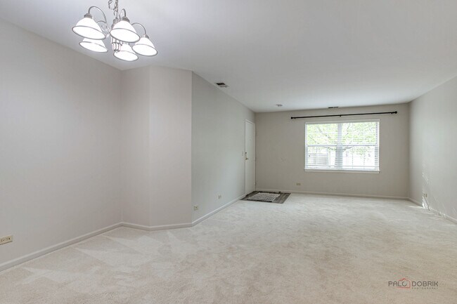 Foto del edificio - 142 E Winchester Rd