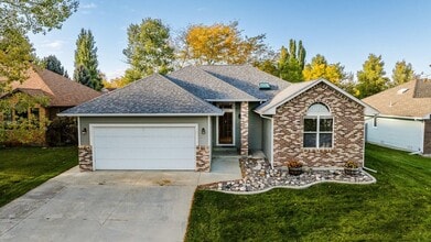 Building Photo - 1745 N Heights Cir