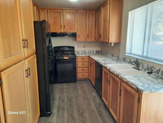 Building Photo - 316 Harvest Ln