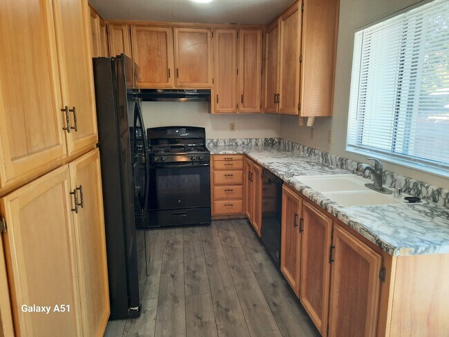 Foto del edificio - 316 Harvest Ln