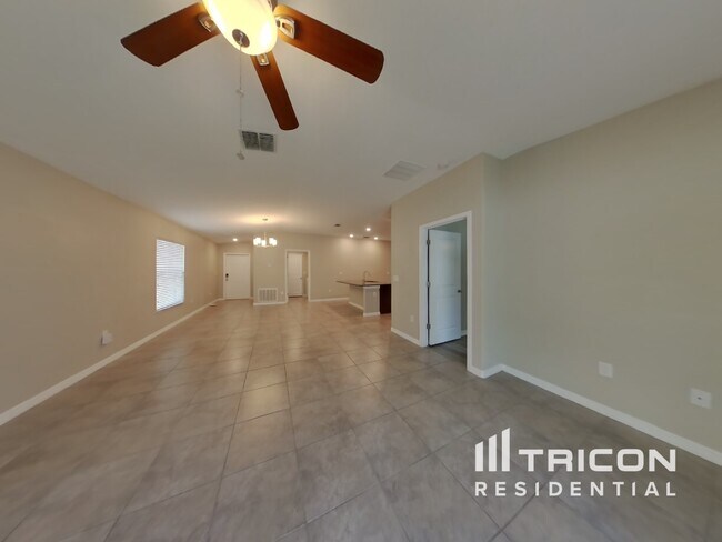 Foto del edificio - 10242 Strawberry Tetra Dr