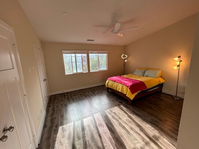 Foto del edificio - 3211 Fennel Ln