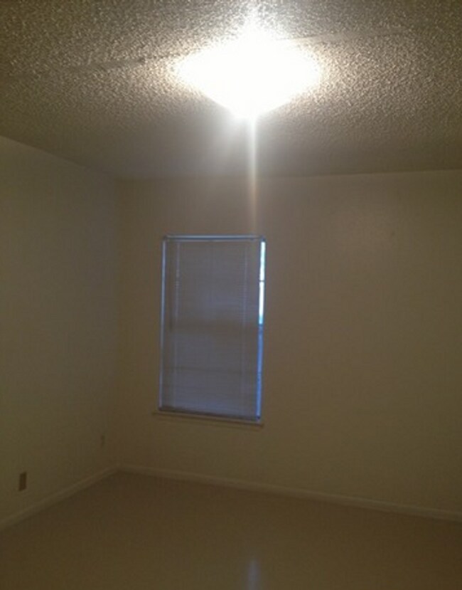 Foto del edificio - Renovated 2 bedroom, 1 bath
