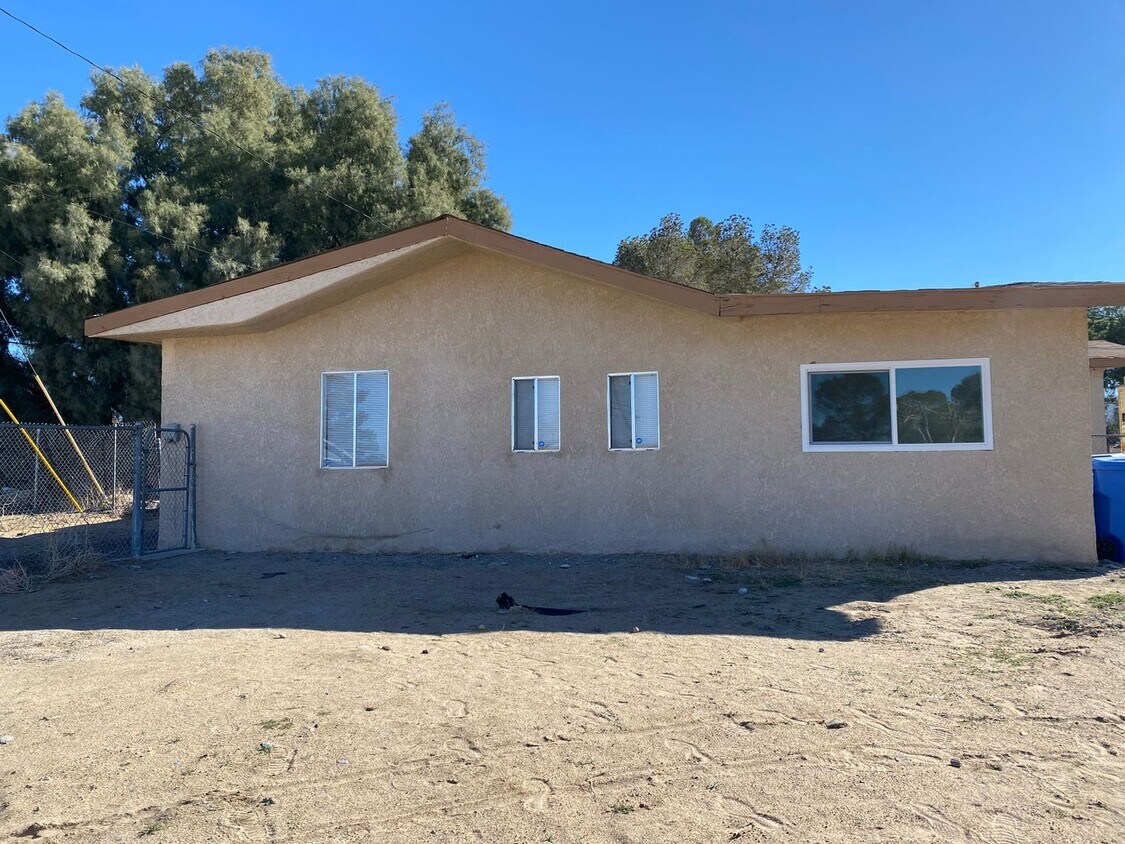 561 Valley Ave Unit A, Barstow, CA 92311 Room for Rent in Barstow, CA