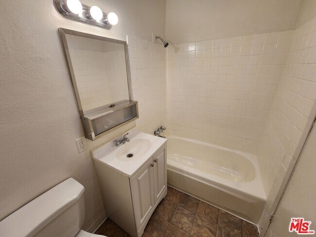 Foto del edificio - 534 W 47th St