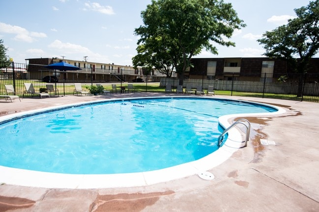 Sparkling  Pool - Ridgecrest Apartments