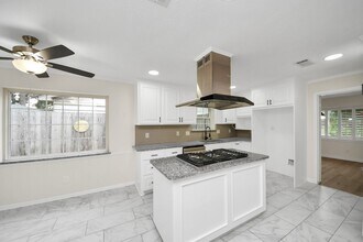 Building Photo - 25511 Many Oak Dr