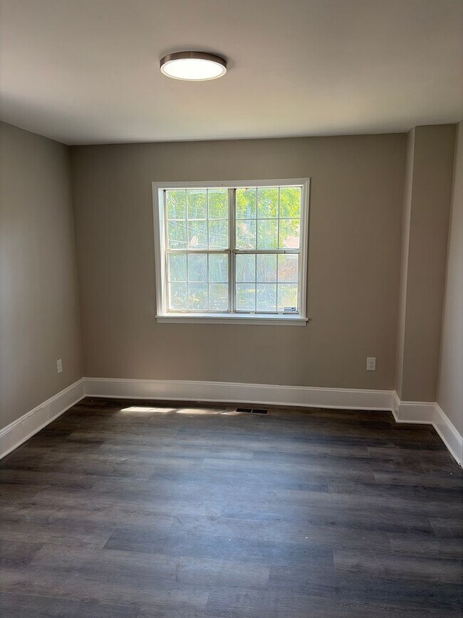 Building Photo - 2502 Druid Hills Dr NW