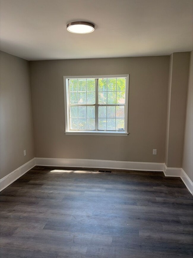 Foto del edificio - 2502 Druid Hills Dr NW