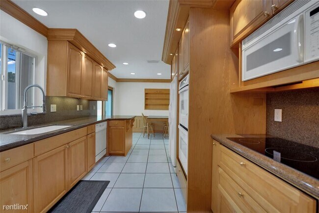 Building Photo - 5 br, 3.5 bath House - 1 Saint Cloud Ln