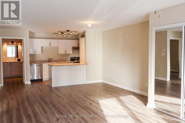 Building Photo - 3880 7 Rd