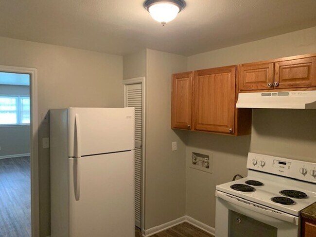 Building Photo - 1073-1075 Wisteria Dr SW