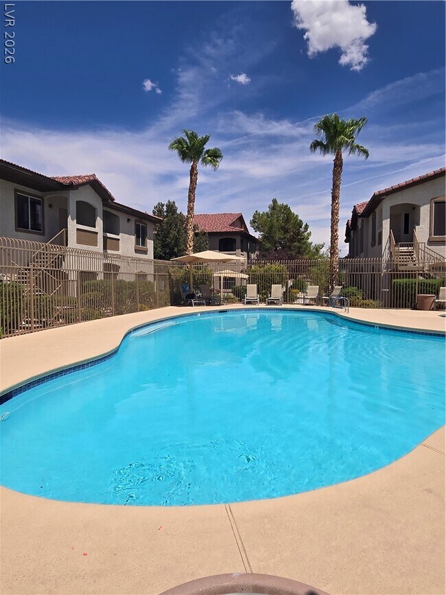Foto del edificio - 2305 W Horizon Ridge Pkwy