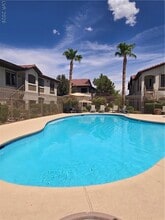 Building Photo - 2305 W Horizon Ridge Pkwy
