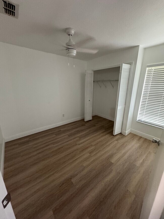 Foto del edificio - 3144 Sandy Shore Ln