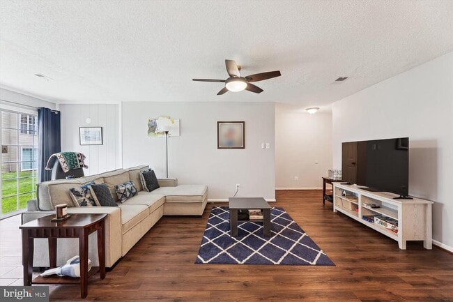 Foto del edificio - 12102 Greenwood Ct