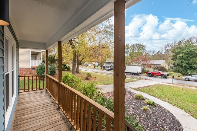Building Photo - Available Now! Charming 3-bed, 2-bath hous...