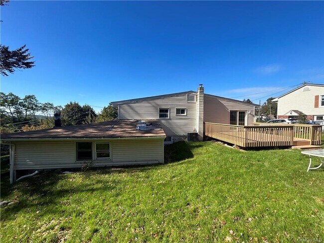 Building Photo - 3 Tulip Ln