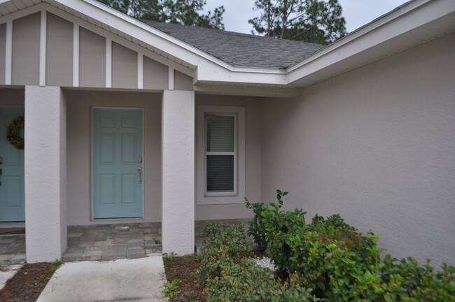 Building Photo - 1/2 Duplex in Seminole Woods