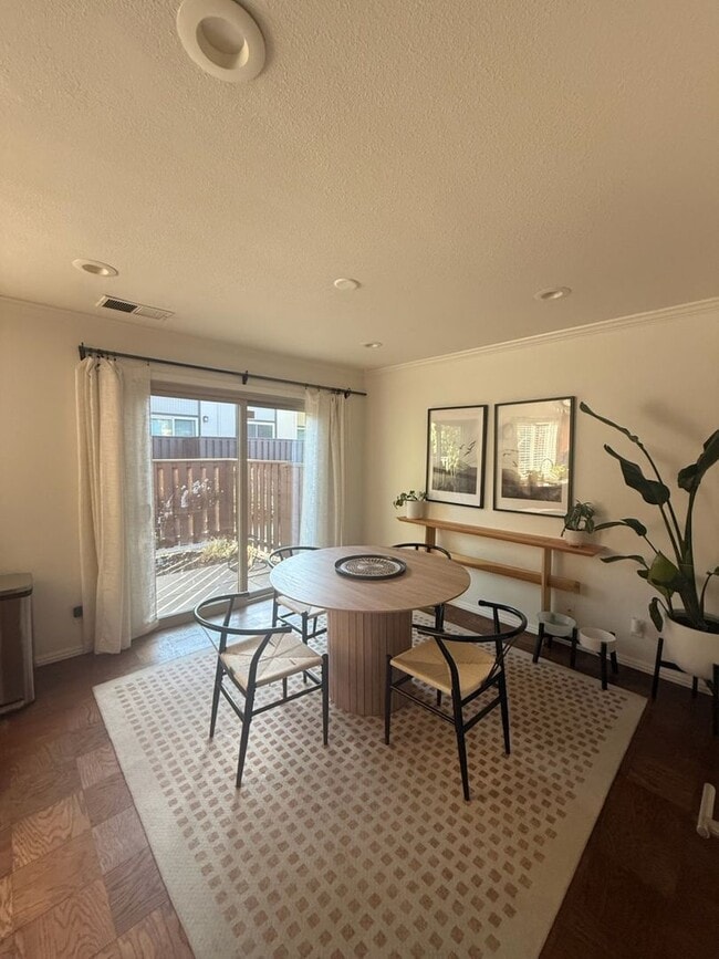 Building Photo - Welcome to this beautiful townhouse located in Walnut Creek-Countrywood 3 bedroom 2.5 Bath