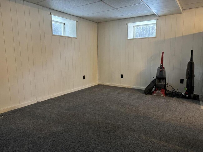 Building Photo - 3 Meadow Brook Dr