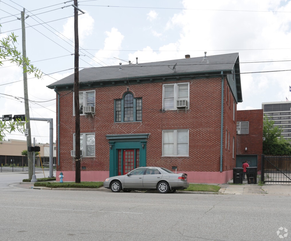 Building Photo - 3120 Caroline St