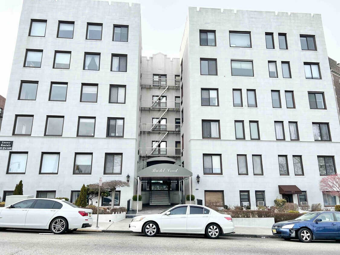 6305 JFK Blvd E Unit D1, West New York, NJ 07093 Room for Rent in West New York, NJ