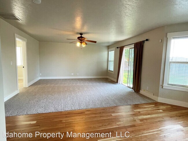Building Photo - 4 br, 2.5 bath House - 709 N Saddlebrook Way