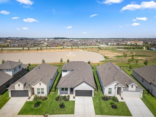 Foto del edificio - 7619 Coral Lk Dr