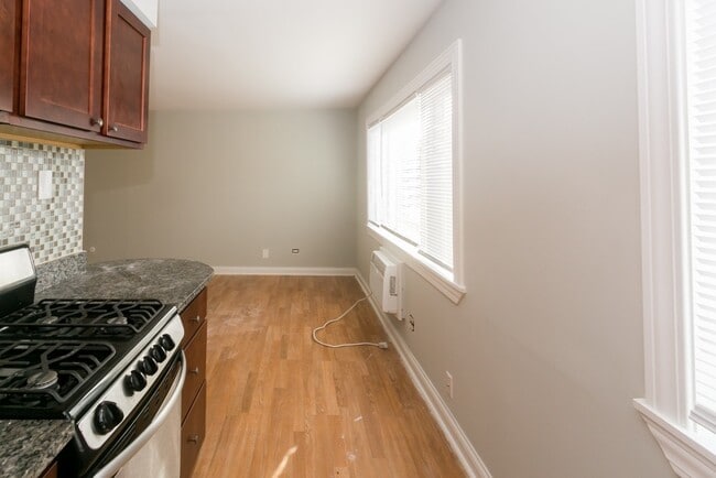Building Photo - 699 Elm Pl