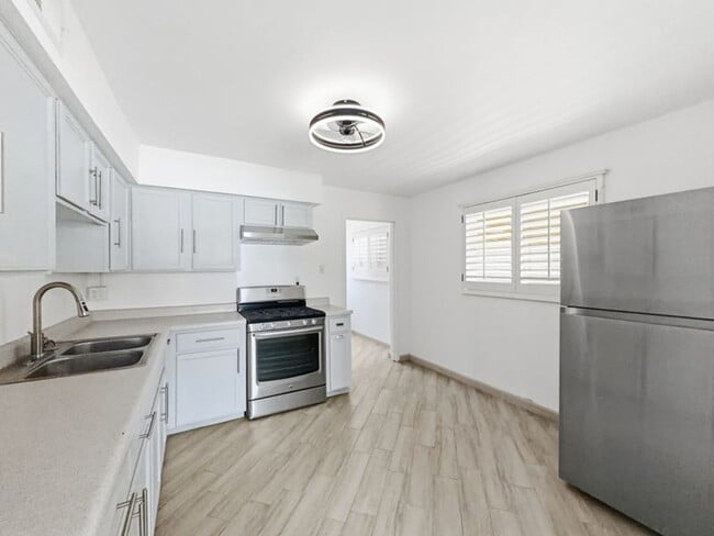 Building Photo - Beautifully Renovated Home