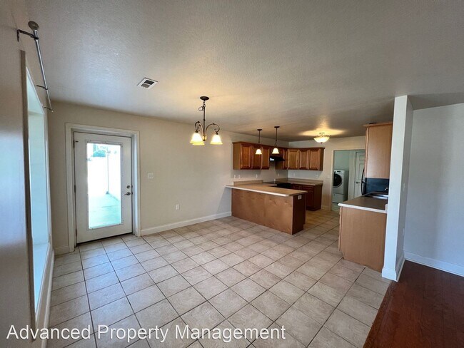 Foto del edificio - 4 br, 2 bath House - 1001 Cassidy Dr