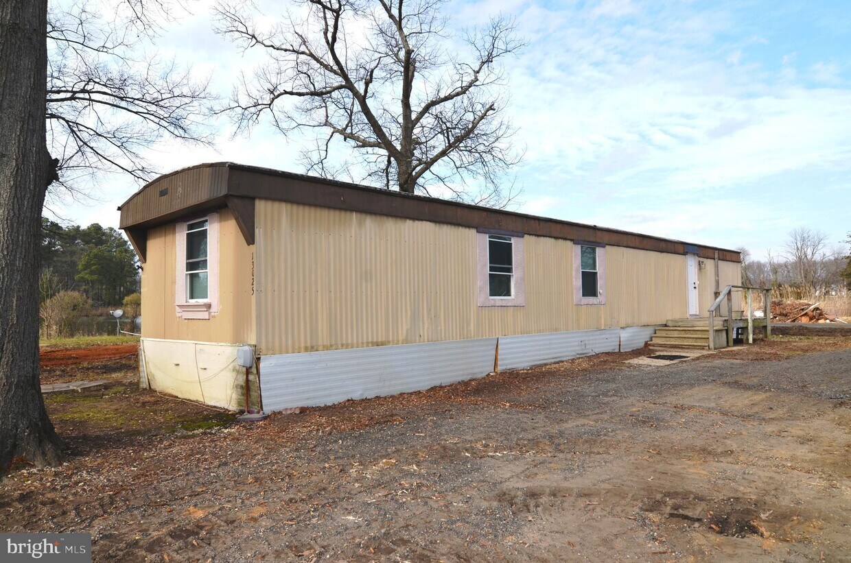Primary Photo - 13025 Saunders Marina Pl