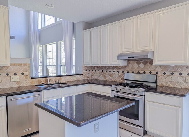Building Photo - Stylish 4-Bed, 3.5-Bath Rental with Great ...