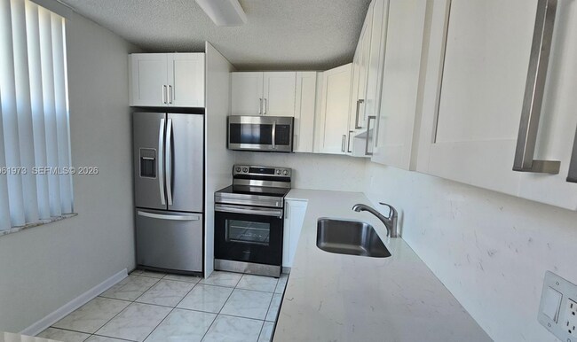 Foto del edificio - 9480 Tangerine Pl