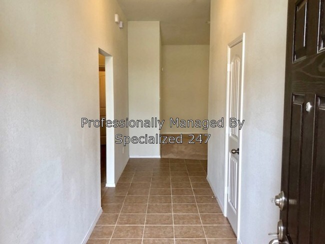 Building Photo - 2270 Red Chute Dr