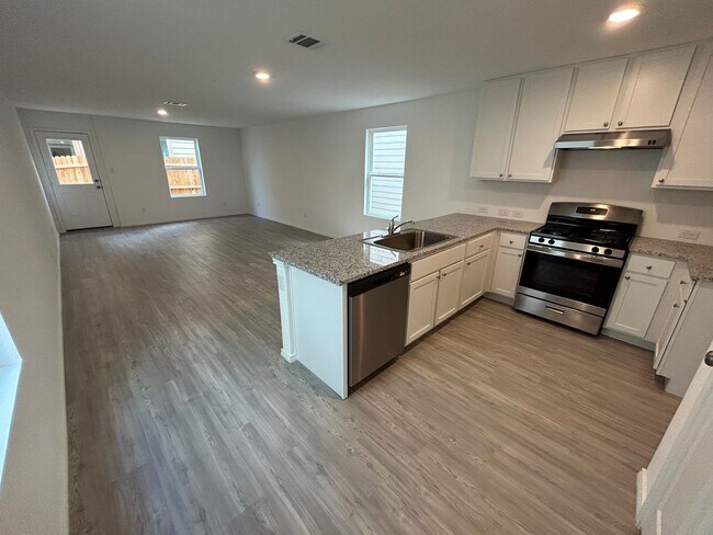 Foto del edificio - **MOVE- IN SPECIAL** Newly Built 2-Story 3...