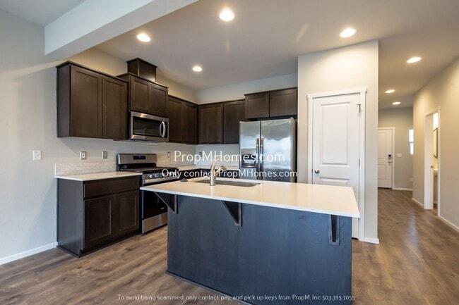 Building Photo - Serene 3-Bedroom Townhouse in Happy Valley-Rock Creek