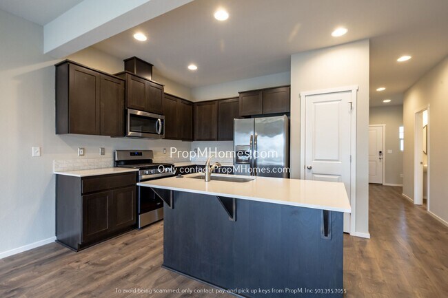 Foto del edificio - Serene 3-Bedroom Townhouse in Happy Valley-Rock Creek