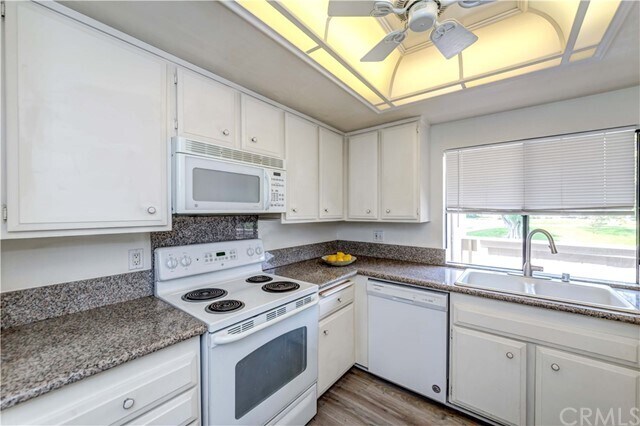 Building Photo - 13610 La Jolla Cir