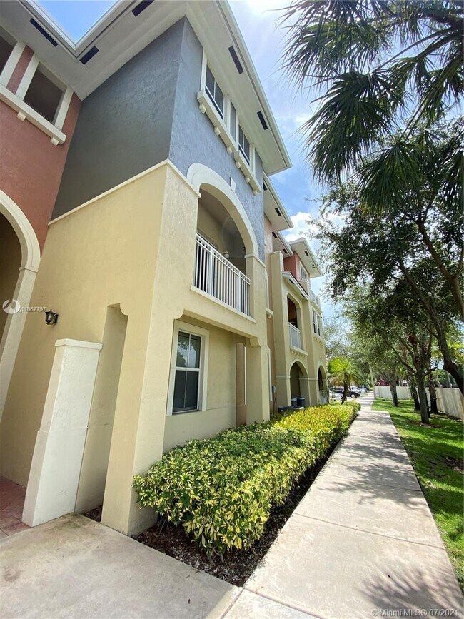 Building Photo - 10805 NW 89th Terrace