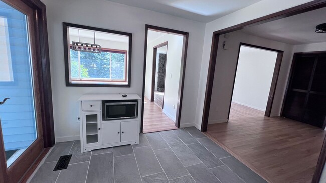 Foto del edificio - Peaceful Country Setting – Beautiful 5-Bed...