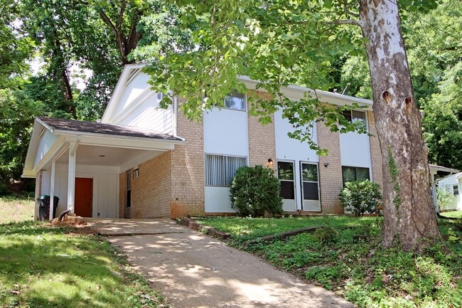 Building Photo - 2305 N Berkshire Rd