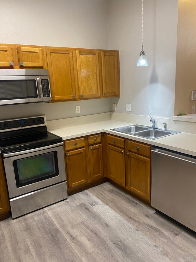 Cocina - 6111 Maggies Cir