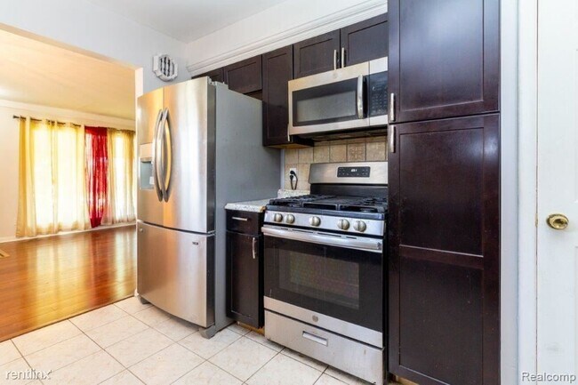 Building Photo - 3 br, 1 bath House - 26211 Linwood St