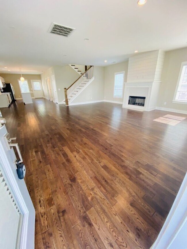 Foto del edificio - Beautiful 4 bedroom 4 bathroom house in th...