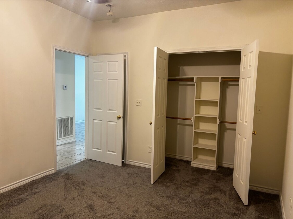Foto principal - 103 Elkwood Cir