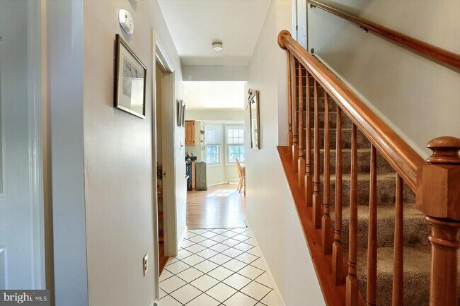 Building Photo - 19 Sycamore Dr