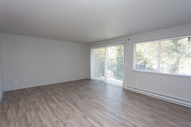 Building Photo - Luxury Remodeled 2 Bed/1 Bath