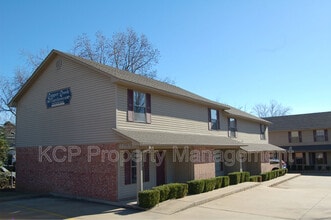 Building Photo - 3210 Phoenix Ave